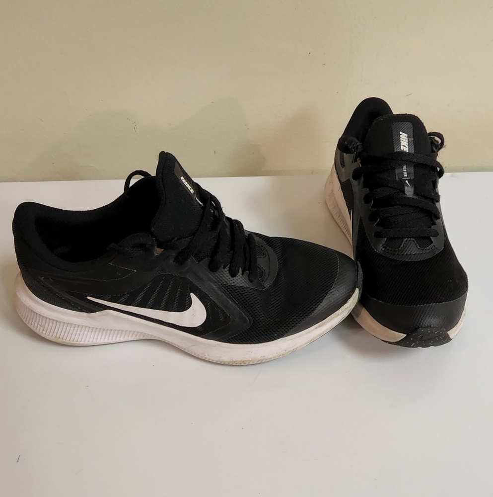 Nike Black Sneaker boy's 4Y